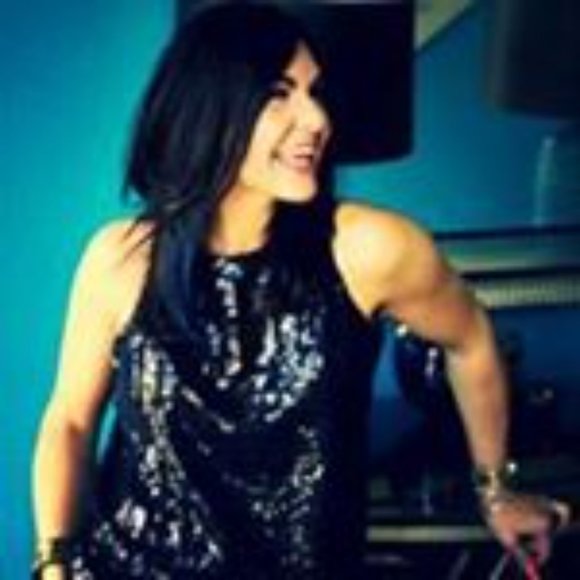 Meet your Posher, Elee - Picture 3 of 6